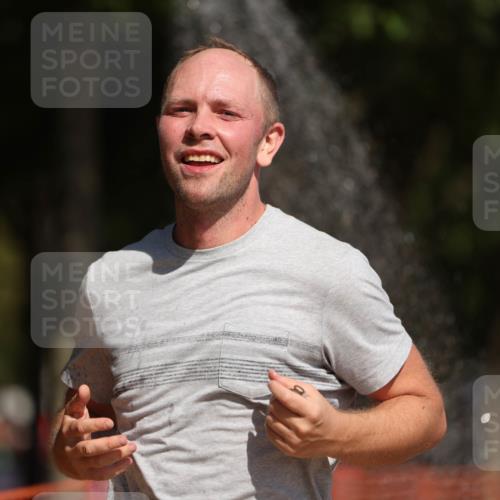 07.09.2025 - 19. Norderstedt Triathlon Michael Strokosch http://msf.ph/oto/8735033 07.09.2025 12:19:41 Laufen 801, 1265 meine-sportfotos.de