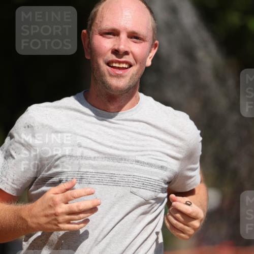 07.09.2025 - 19. Norderstedt Triathlon Michael Strokosch http://msf.ph/oto/8735036 07.09.2025 12:19:41 Laufen 801, 1265 meine-sportfotos.de