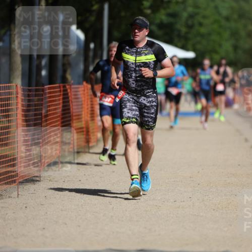 07.09.2025 - 19. Norderstedt Triathlon Michael Strokosch http://msf.ph/oto/8735040 07.09.2025 12:19:45 Laufen 837, 862, 1265 meine-sportfotos.de