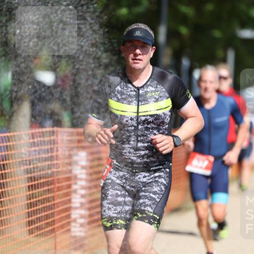 07.09.2025 - 19. Norderstedt Triathlon Michael Strokosch http://msf.ph/oto/8735078 07.09.2025 12:19:48 Laufen 215, 791, 837, 862, 1265 meine-sportfotos.de