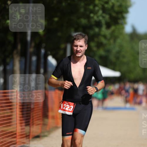 07.09.2025 - 19. Norderstedt Triathlon Michael Strokosch http://msf.ph/oto/8735351 07.09.2025 12:20:22 Laufen 1223 meine-sportfotos.de