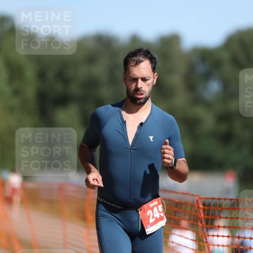 07.09.2025 - 19. Norderstedt Triathlon Michael Strokosch http://msf.ph/oto/8735410 07.09.2025 12:20:43 Laufen 245 meine-sportfotos.de