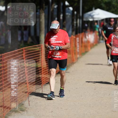07.09.2025 - 19. Norderstedt Triathlon Michael Strokosch http://msf.ph/oto/8735936 07.09.2025 12:22:34 Laufen 253, 830, 1229 meine-sportfotos.de