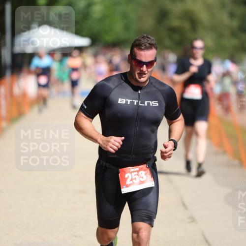 07.09.2025 - 19. Norderstedt Triathlon Michael Strokosch http://msf.ph/oto/8736008 07.09.2025 12:22:42 Laufen 253, 830, 1229, 1244 meine-sportfotos.de