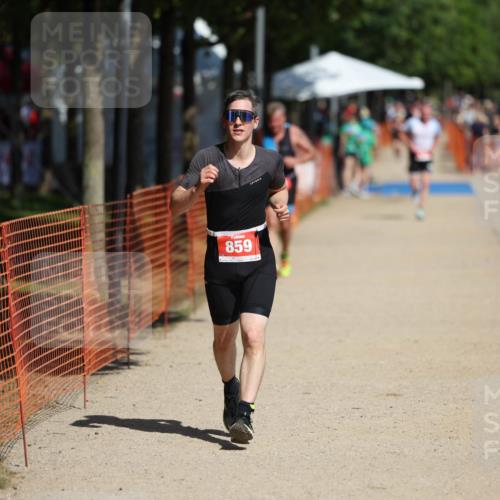 07.09.2025 - 19. Norderstedt Triathlon Michael Strokosch http://msf.ph/oto/8736389 07.09.2025 12:23:38 Laufen 226, 859 meine-sportfotos.de