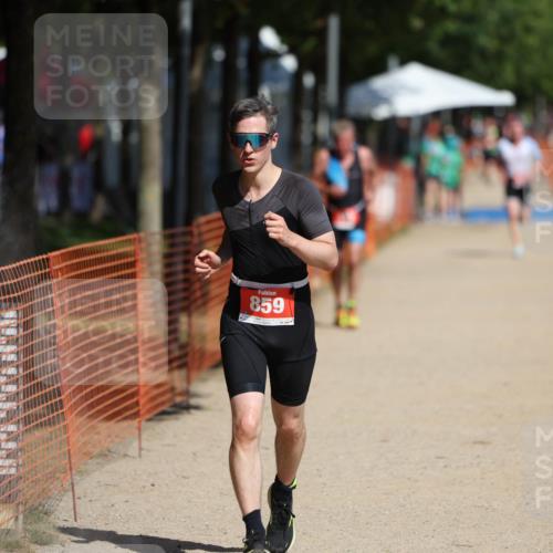 07.09.2025 - 19. Norderstedt Triathlon Michael Strokosch http://msf.ph/oto/8736394 07.09.2025 12:23:39 Laufen 226, 859 meine-sportfotos.de