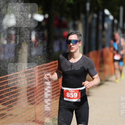 07.09.2025 - 19. Norderstedt Triathlon Michael Strokosch http://msf.ph/oto/8736401 07.09.2025 12:23:40 Laufen 152, 226, 859 meine-sportfotos.de