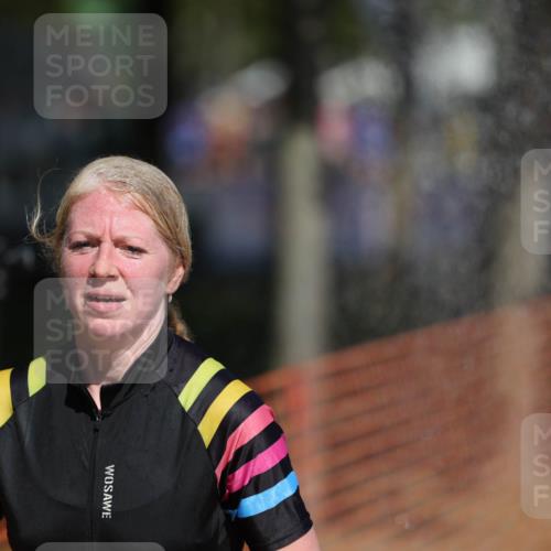 07.09.2025 - 19. Norderstedt Triathlon Michael Strokosch http://msf.ph/oto/8737072 07.09.2025 12:25:22 Laufen 299, 1327, 1367 meine-sportfotos.de