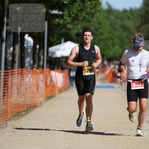 07.09.2025 - 19. Norderstedt Triathlon Michael Strokosch http://msf.ph/oto/8737296 07.09.2025 11:48:45 Laufen 231, 284, 1208 meine-sportfotos.de