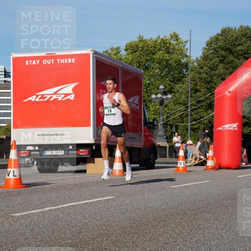 07.09.2025 - BARMER Alsterlauf Yannick Fuchs http://msf.ph/oto/8737331 07.09.2025 09:23:43 Laufen 1, 16 meine-sportfotos.de