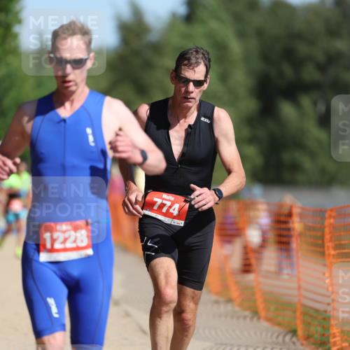 07.09.2025 - 19. Norderstedt Triathlon Michael Strokosch http://msf.ph/oto/8737901 07.09.2025 11:49:35 Laufen 774, 1228 meine-sportfotos.de