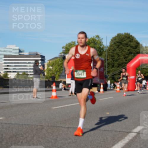 07.09.2025 - BARMER Alsterlauf Yannick Fuchs http://msf.ph/oto/8738013 07.09.2025 09:25:20 Laufen 3647 meine-sportfotos.de