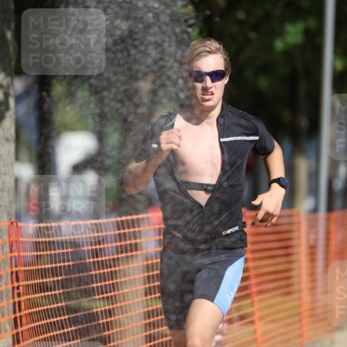 07.09.2025 - 19. Norderstedt Triathlon Michael Strokosch http://msf.ph/oto/8738077 07.09.2025 11:49:46 Laufen 770, 1160, 1184, 1383 meine-sportfotos.de