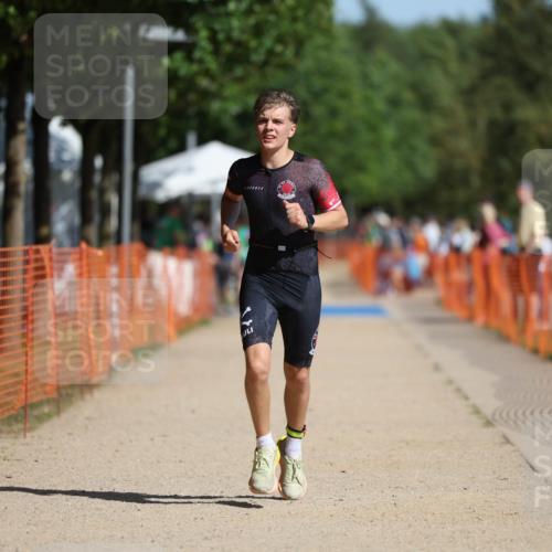 07.09.2025 - 19. Norderstedt Triathlon Michael Strokosch http://msf.ph/oto/8738642 07.09.2025 11:50:20 Laufen 1156 meine-sportfotos.de