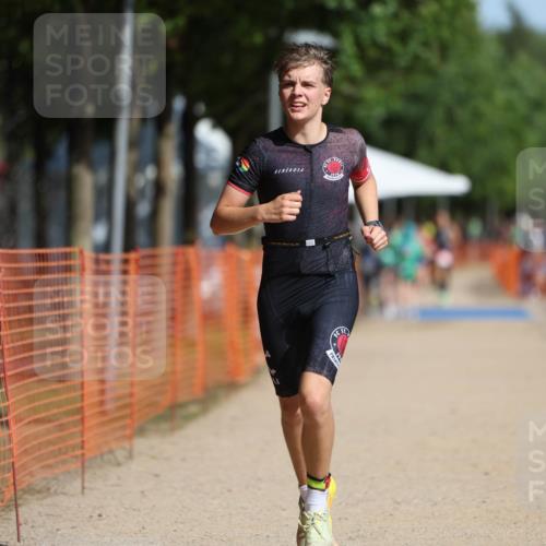 07.09.2025 - 19. Norderstedt Triathlon Michael Strokosch http://msf.ph/oto/8738698 07.09.2025 11:50:21 Laufen 1156 meine-sportfotos.de
