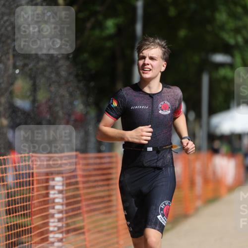 07.09.2025 - 19. Norderstedt Triathlon Michael Strokosch http://msf.ph/oto/8738737 07.09.2025 11:50:22 Laufen 1156 meine-sportfotos.de