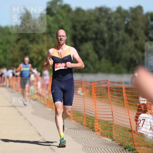07.09.2025 - 19. Norderstedt Triathlon Michael Strokosch http://msf.ph/oto/8738765 07.09.2025 12:29:26 Laufen 756, 791, 802, 818, 835, 1217 meine-sportfotos.de