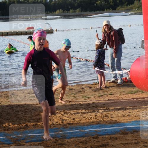 07.09.2025 - 19. Norderstedt Triathlon Luisa Fischer http://msf.ph/oto/8738835 07.09.2025 09:03:57 Schwimmen 10, 18, 20, 28, 35 meine-sportfotos.de