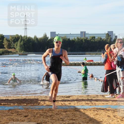 07.09.2025 - 19. Norderstedt Triathlon Luisa Fischer http://msf.ph/oto/8738986 07.09.2025 09:28:22 Schwimmen 553, 633 meine-sportfotos.de