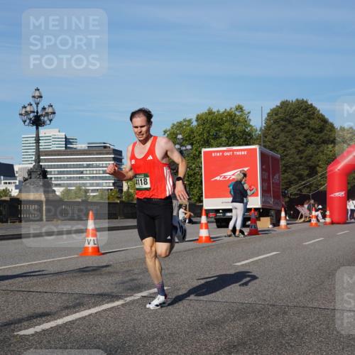 07.09.2025 - BARMER Alsterlauf Yannick Fuchs http://msf.ph/oto/8739018 07.09.2025 09:25:56 Laufen 4118 meine-sportfotos.de