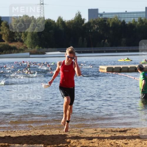 07.09.2025 - 19. Norderstedt Triathlon Luisa Fischer http://msf.ph/oto/8739132 07.09.2025 09:28:41 Schwimmen 557, 583 meine-sportfotos.de
