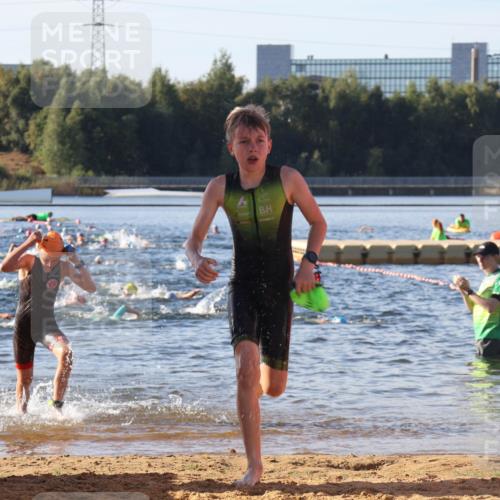07.09.2025 - 19. Norderstedt Triathlon Luisa Fischer http://msf.ph/oto/8739176 07.09.2025 09:29:07 Schwimmen 586, 594, 600 meine-sportfotos.de