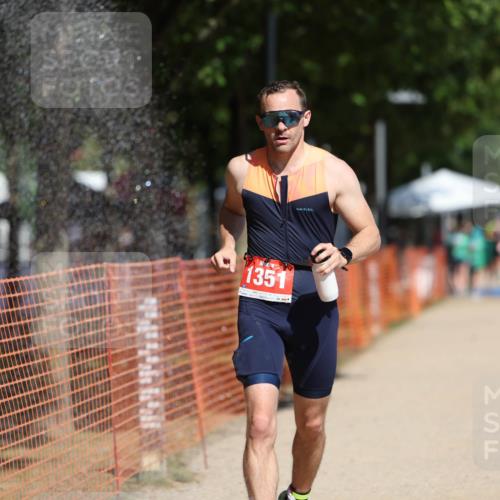 07.09.2025 - 19. Norderstedt Triathlon Michael Strokosch http://msf.ph/oto/8739178 07.09.2025 12:29:39 Laufen 186, 1350, 1351 meine-sportfotos.de