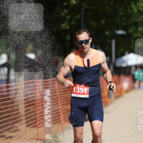 07.09.2025 - 19. Norderstedt Triathlon Michael Strokosch http://msf.ph/oto/8739187 07.09.2025 12:29:40 Laufen 1350, 1351 meine-sportfotos.de
