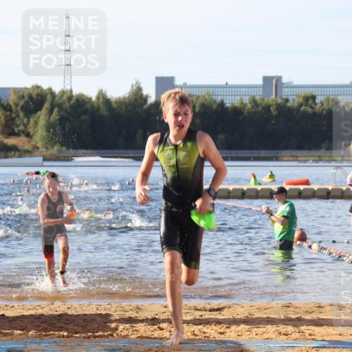 07.09.2025 - 19. Norderstedt Triathlon Luisa Fischer http://msf.ph/oto/8739192 07.09.2025 09:29:08 Schwimmen 586, 594, 600 meine-sportfotos.de