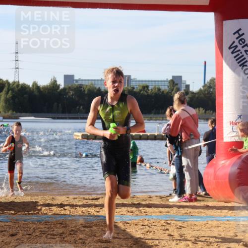 07.09.2025 - 19. Norderstedt Triathlon Luisa Fischer http://msf.ph/oto/8739202 07.09.2025 09:29:08 Schwimmen 586, 594, 600 meine-sportfotos.de