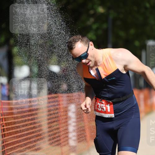 07.09.2025 - 19. Norderstedt Triathlon Michael Strokosch http://msf.ph/oto/8739230 07.09.2025 12:29:41 Laufen 1350, 1351 meine-sportfotos.de