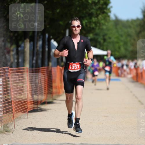 07.09.2025 - 19. Norderstedt Triathlon Michael Strokosch http://msf.ph/oto/8739290 07.09.2025 12:29:58 Laufen 279, 1357 meine-sportfotos.de
