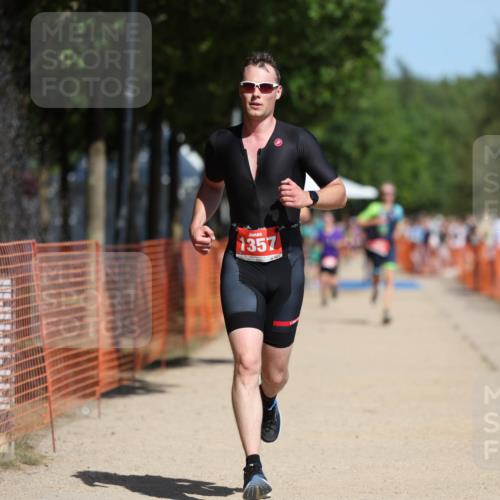 07.09.2025 - 19. Norderstedt Triathlon Michael Strokosch http://msf.ph/oto/8739308 07.09.2025 12:29:59 Laufen 261, 279, 1357 meine-sportfotos.de