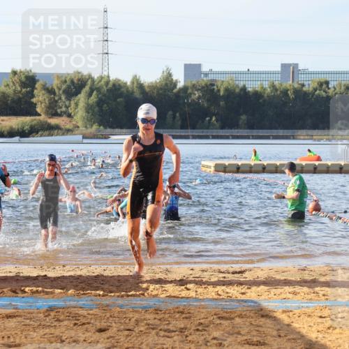 07.09.2025 - 19. Norderstedt Triathlon Luisa Fischer http://msf.ph/oto/8739317 07.09.2025 09:29:20 Schwimmen 562, 570, 586, 594, 600, 604, 613 meine-sportfotos.de