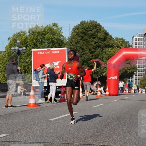 07.09.2025 - BARMER Alsterlauf Yannick Fuchs http://msf.ph/oto/8739320 07.09.2025 09:26:04 Laufen 29 meine-sportfotos.de