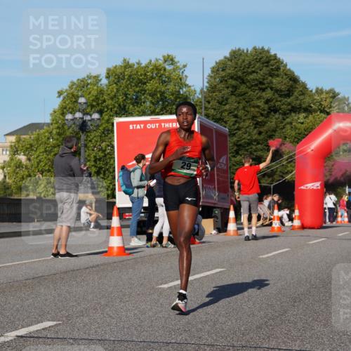 07.09.2025 - BARMER Alsterlauf Yannick Fuchs http://msf.ph/oto/8739348 07.09.2025 09:26:04 Laufen 29 meine-sportfotos.de