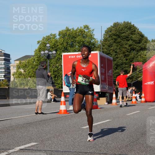 07.09.2025 - BARMER Alsterlauf Yannick Fuchs http://msf.ph/oto/8739358 07.09.2025 09:26:04 Laufen 29 meine-sportfotos.de