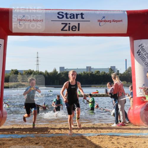 07.09.2025 - 19. Norderstedt Triathlon Luisa Fischer http://msf.ph/oto/8739365 07.09.2025 09:29:23 Schwimmen 554, 562, 570, 586, 591, 594, 604, 606, 613 meine-sportfotos.de