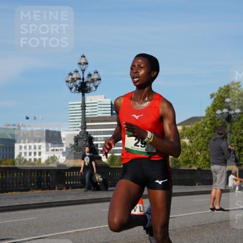 07.09.2025 - BARMER Alsterlauf Yannick Fuchs http://msf.ph/oto/8739423 07.09.2025 09:26:05 Laufen 29 meine-sportfotos.de