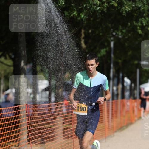 07.09.2025 - 19. Norderstedt Triathlon Michael Strokosch http://msf.ph/oto/8739434 07.09.2025 11:51:14 Laufen 1190, 1198, 1207 meine-sportfotos.de