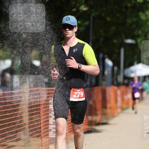 07.09.2025 - 19. Norderstedt Triathlon Michael Strokosch http://msf.ph/oto/8739509 07.09.2025 12:30:04 Laufen 261, 279 meine-sportfotos.de