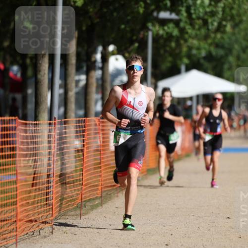 07.09.2025 - 19. Norderstedt Triathlon Michael Strokosch http://msf.ph/oto/8739657 07.09.2025 10:55:31 Laufen 637, 661, 680 meine-sportfotos.de