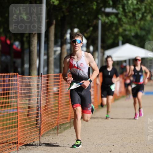 07.09.2025 - 19. Norderstedt Triathlon Michael Strokosch http://msf.ph/oto/8739681 07.09.2025 10:55:32 Laufen 637, 661, 680 meine-sportfotos.de
