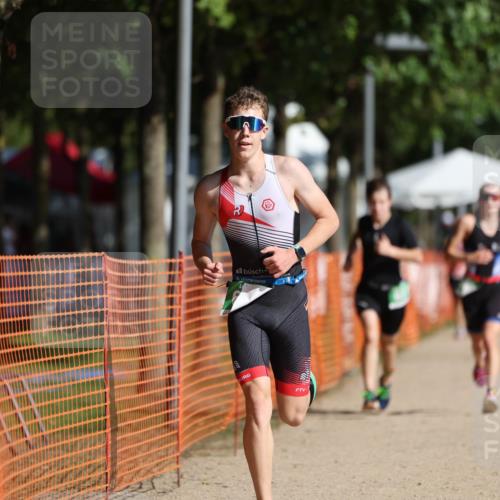 07.09.2025 - 19. Norderstedt Triathlon Michael Strokosch http://msf.ph/oto/8739722 07.09.2025 10:55:33 Laufen 637, 661, 680 meine-sportfotos.de