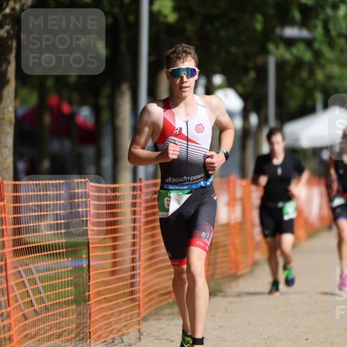 07.09.2025 - 19. Norderstedt Triathlon Michael Strokosch http://msf.ph/oto/8739734 07.09.2025 10:55:33 Laufen 637, 661, 680 meine-sportfotos.de