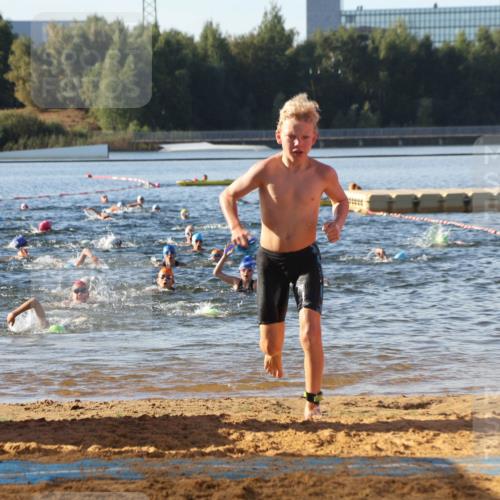 07.09.2025 - 19. Norderstedt Triathlon Luisa Fischer http://msf.ph/oto/8739961 07.09.2025 09:30:09 Schwimmen 568, 617, 625, 631, 634 meine-sportfotos.de