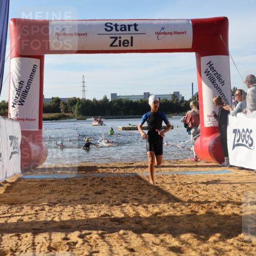 07.09.2025 - 19. Norderstedt Triathlon Luisa Fischer http://msf.ph/oto/8740707 07.09.2025 09:31:03 Schwimmen 564, 597, 602, 616, 621 meine-sportfotos.de