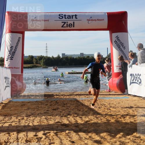 07.09.2025 - 19. Norderstedt Triathlon Luisa Fischer http://msf.ph/oto/8740714 07.09.2025 09:31:04 Schwimmen 564, 597, 602, 616 meine-sportfotos.de