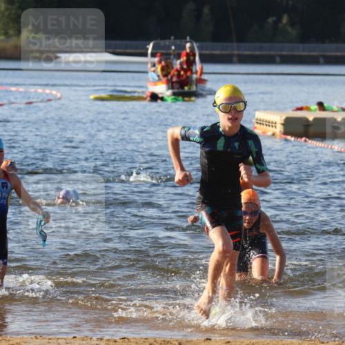 07.09.2025 - 19. Norderstedt Triathlon Luisa Fischer http://msf.ph/oto/8740745 07.09.2025 09:31:09 Schwimmen 555, 564, 597, 608, 610 meine-sportfotos.de
