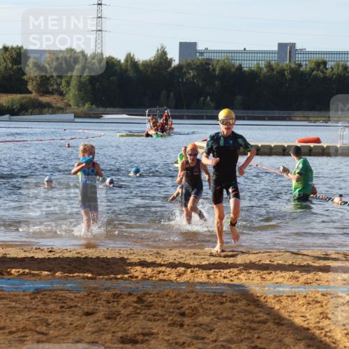 07.09.2025 - 19. Norderstedt Triathlon Luisa Fischer http://msf.ph/oto/8740760 07.09.2025 09:31:10 Schwimmen 555, 564, 608, 610 meine-sportfotos.de